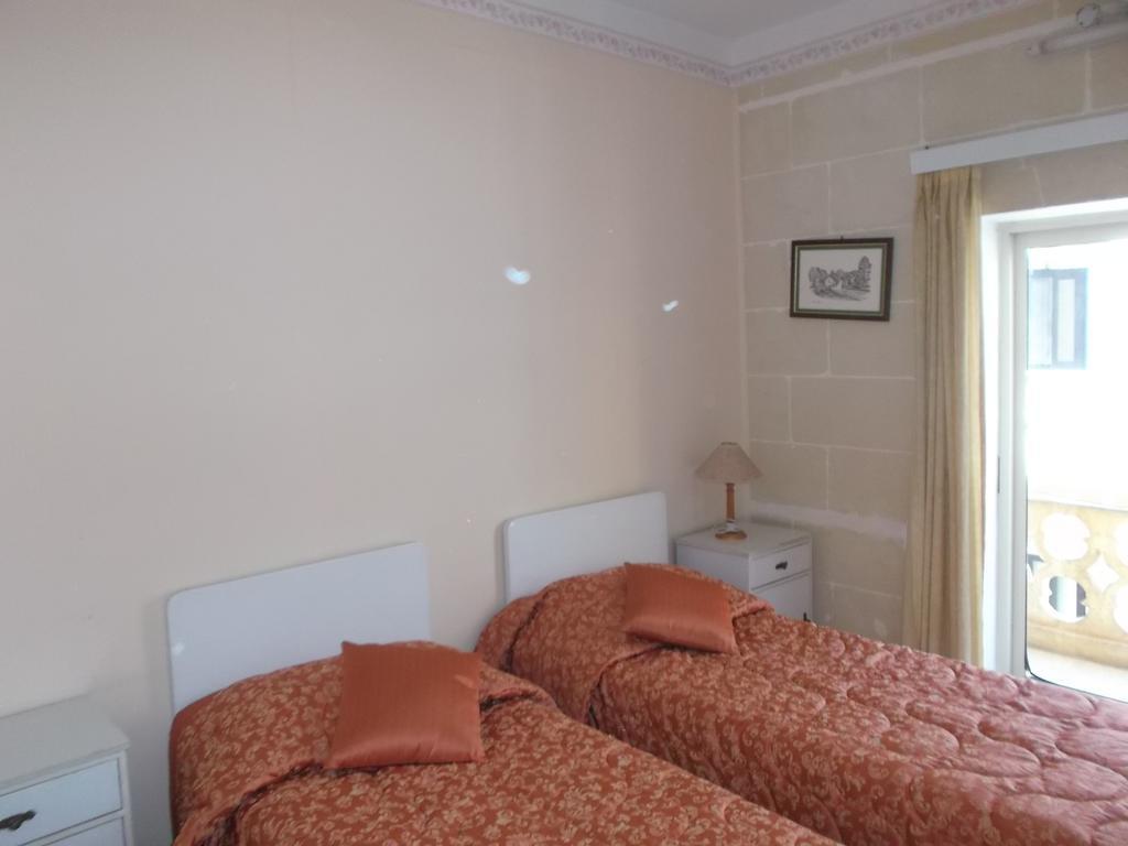 Ta' Karmni Apartman Marsalforn Szoba fotó